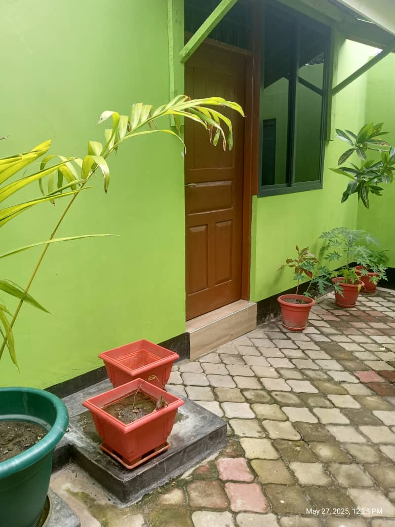 L & J Backpackers BnB